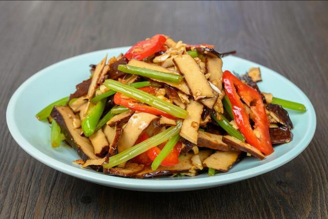 雨水节气后建议中老年：少吃猪肉和牛肉多吃3菜去掉寒和湿(图5)